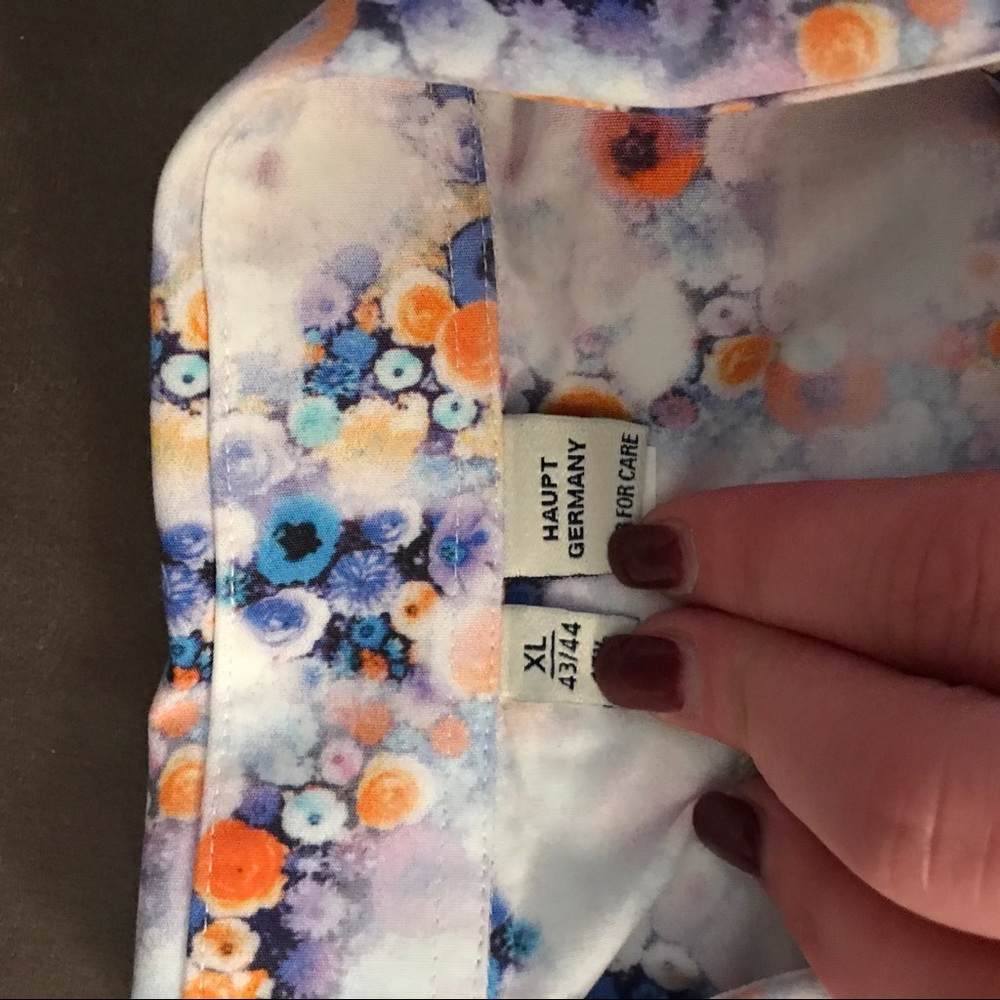 EUC Men’s Floral Button Down - Picture 5 of 5